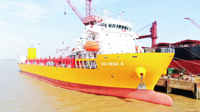 象屿海装建造的国内首艘符合新规范要求的LNG箱罐船举行命名暨交付仪式