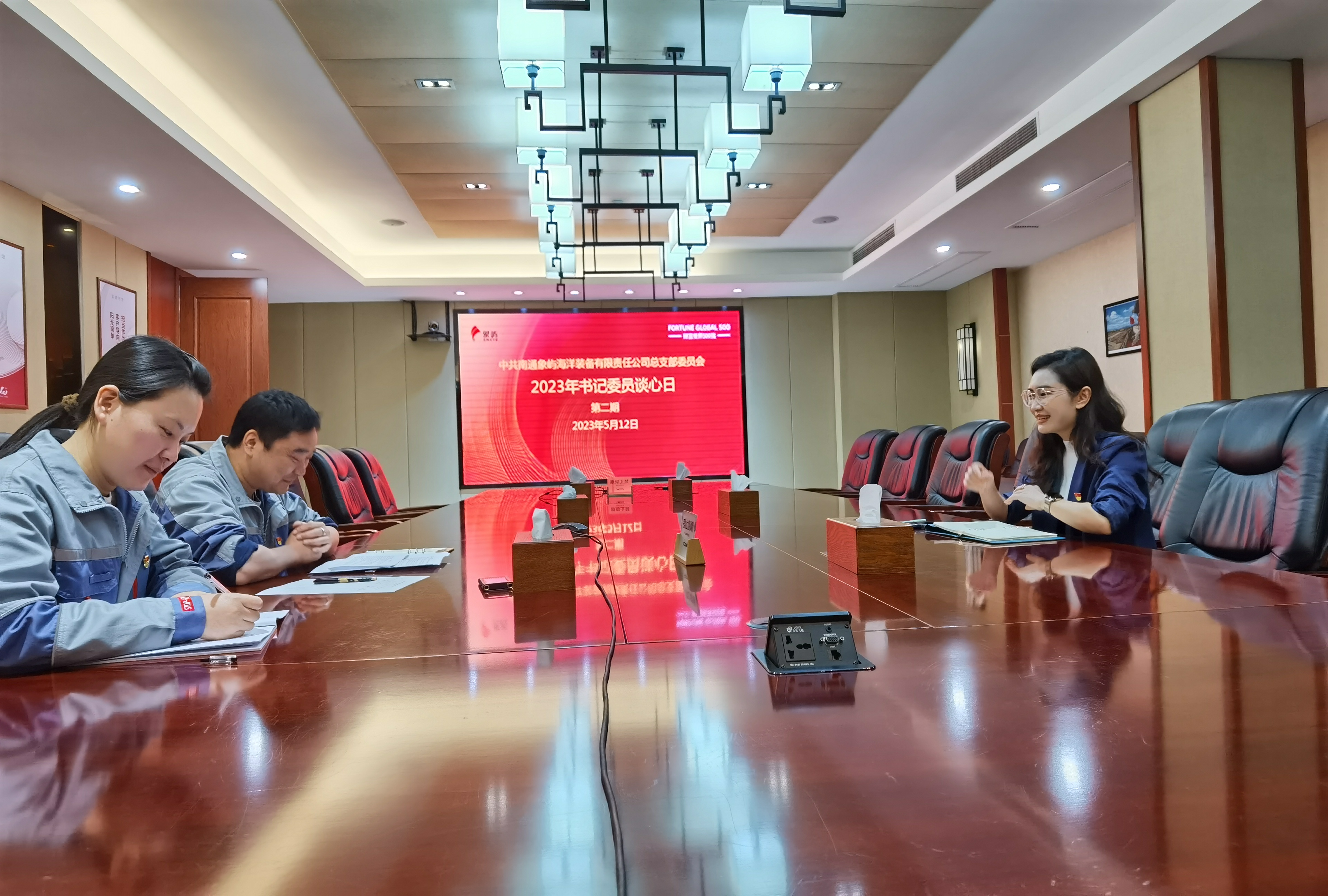 有深度、有温度，她这样与职工谈心