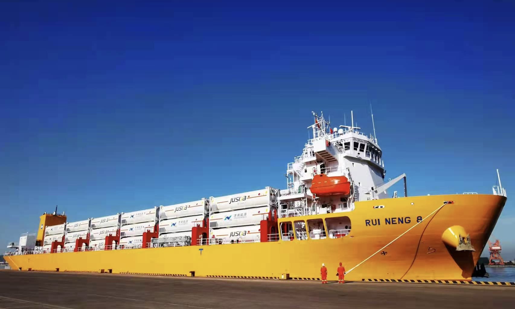 LNG Tanker(cargo hold: 180 tanks)