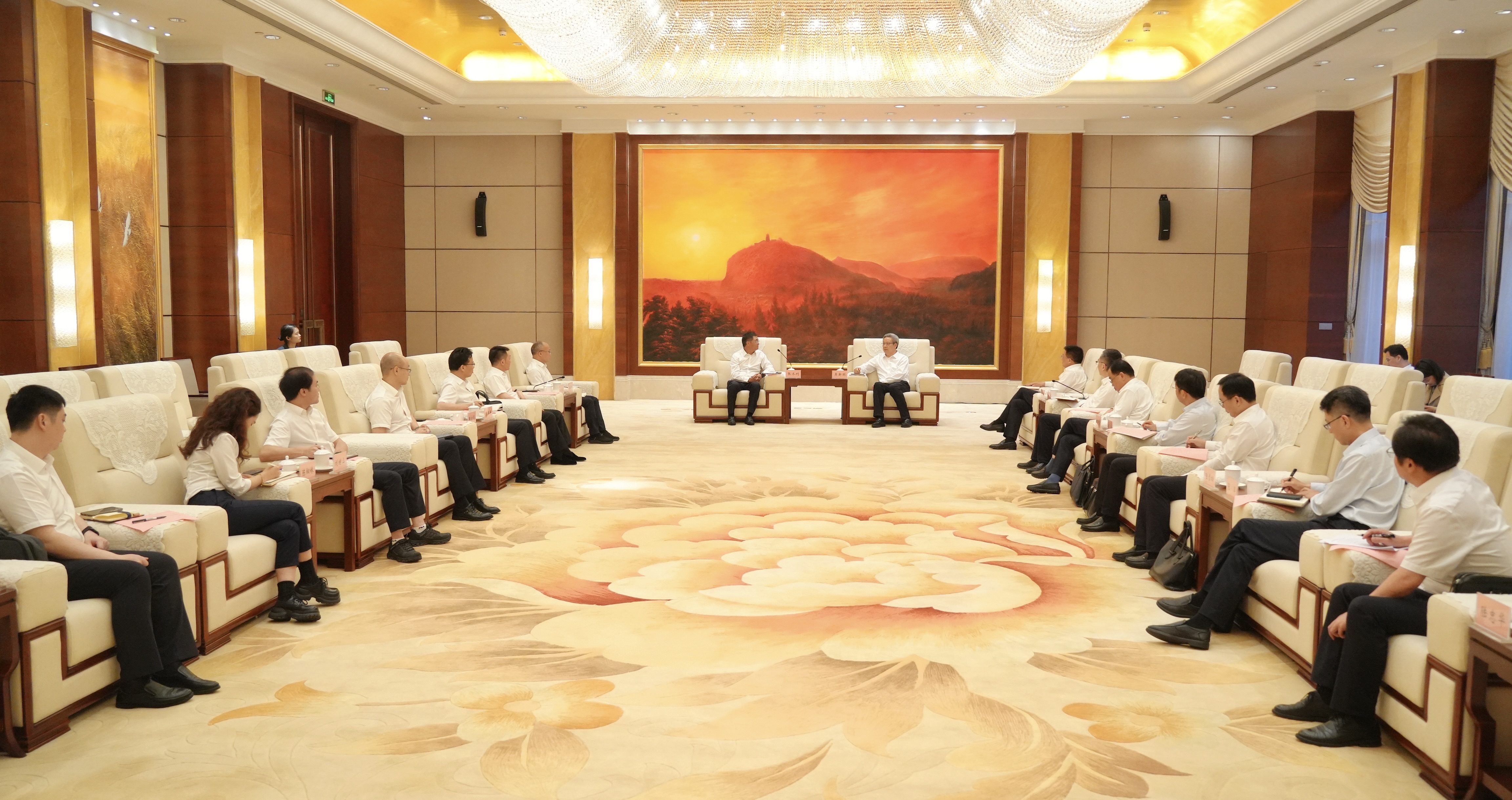 南通市委书记吴新明会见象屿集团党委书记、董事长张水利